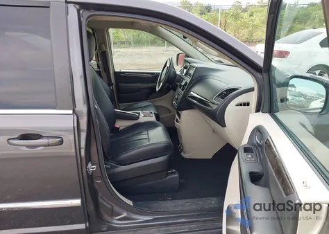 2016 Chrysler Town & Country Touring z USA, uszkodzony, nr VIN 2C4RC1BG2GR187241